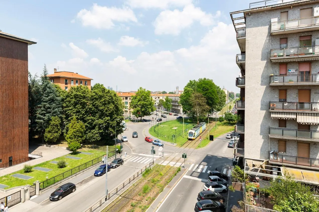 Gonin San Cristoforo Apartment Milan
