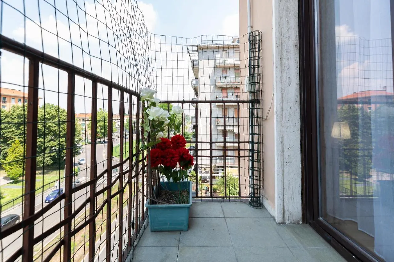 Gonin San Cristoforo Apartment Milan